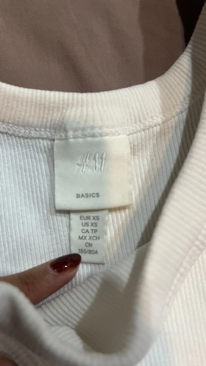 HNM WHITE TANK photo 1