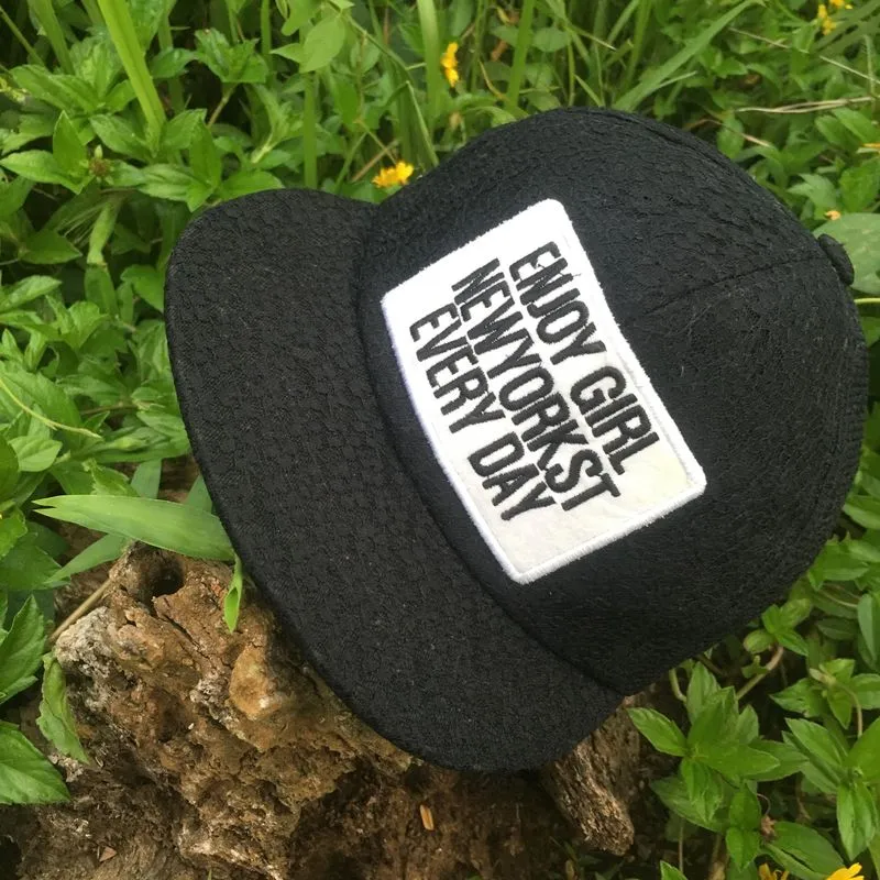 Topi snapback motif brukat photo 1