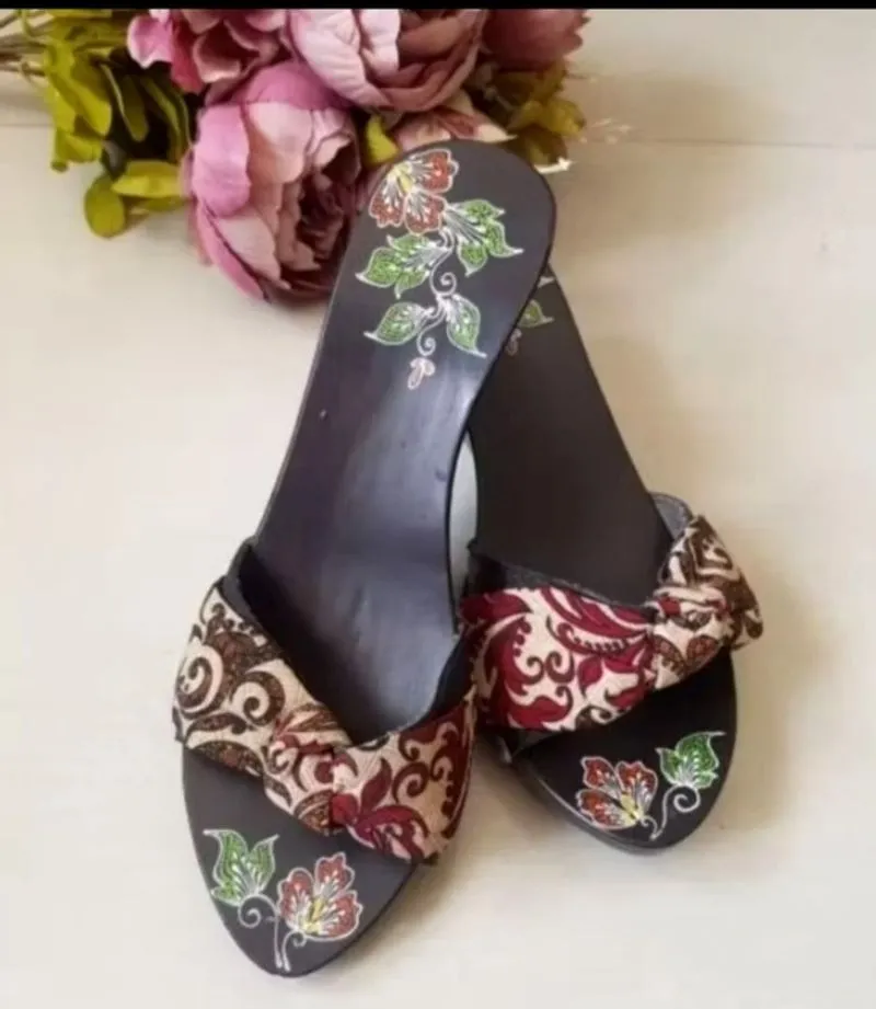 Sandal kelom heels kayu photo 1