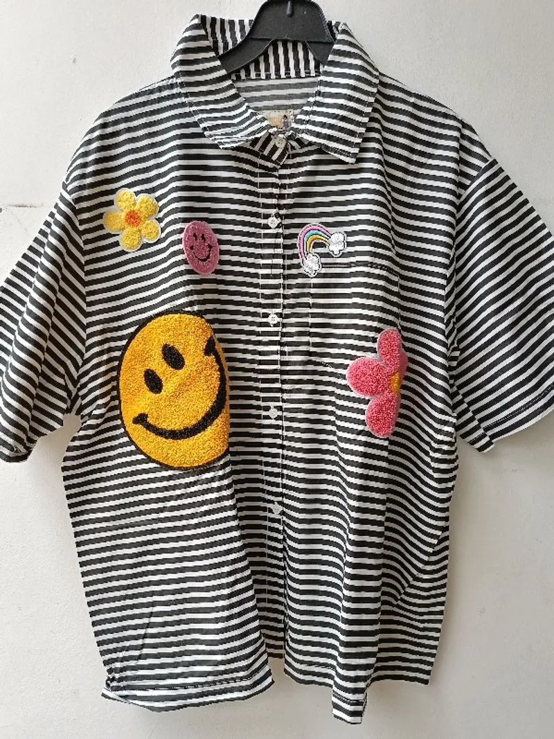 Oversize Shirt, cute patches. LD 138cm. Kondisi masih prima photo 1