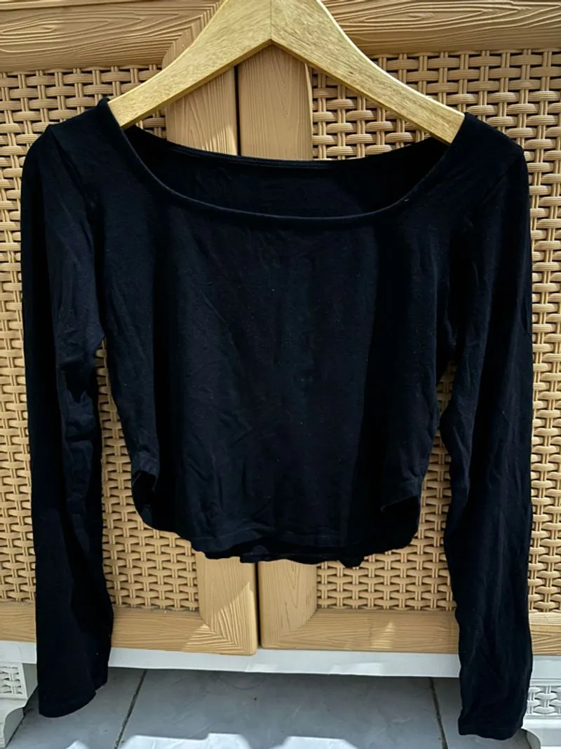 Croptop hitam photo 1