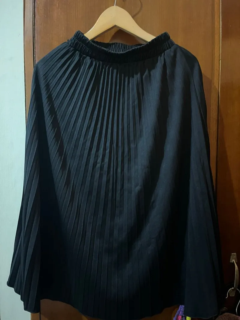 Rok plisket hitam photo 1