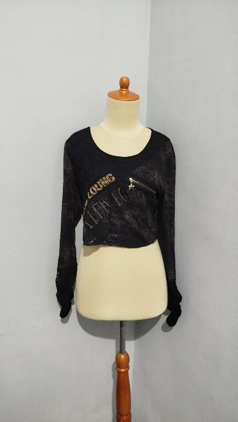 Croptop Hitam - Kaos Crop Lengan Panjang Y2k photo 1