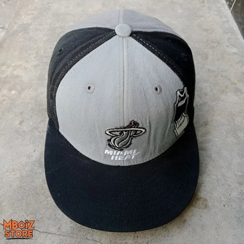 Topi UNK art Miami Heat photo 1