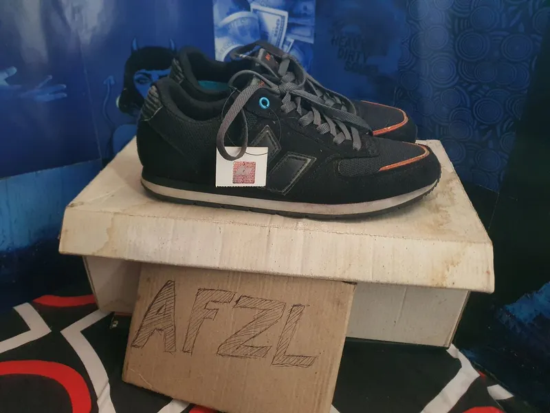 Streetwear Sneakers Pria black orange photo 1