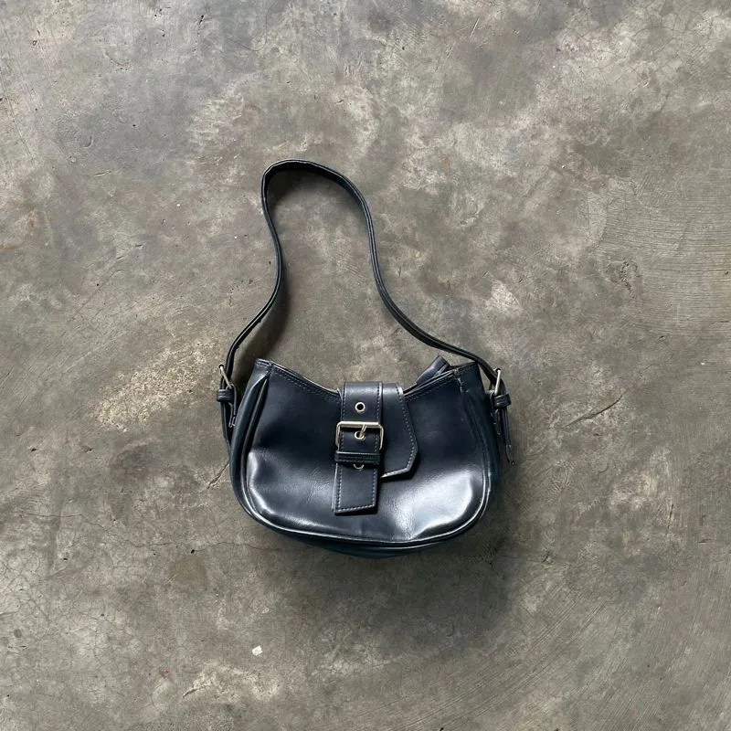 Shoulder bag half moon  photo 1
