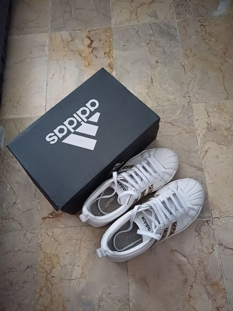 Sepatu Adidas photo 1