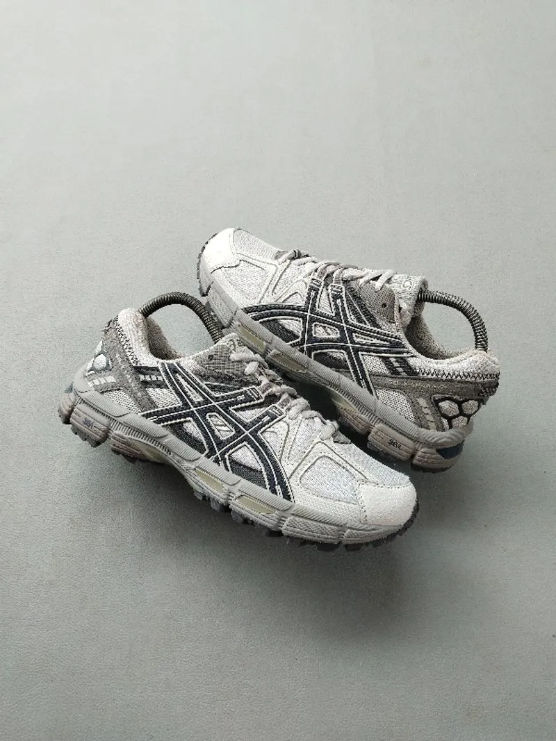 asics photo 1