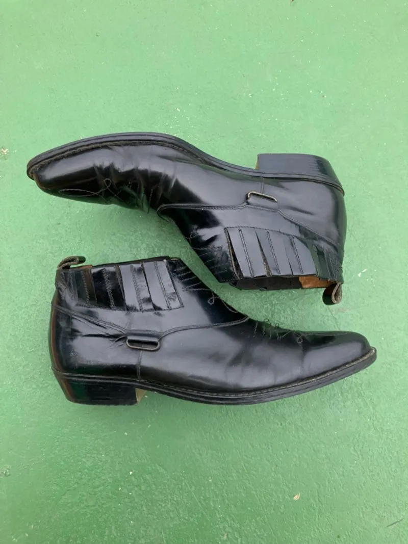 Vintage Texas Road Cowboy Boots — Black Leather Pointed Toe  photo 1