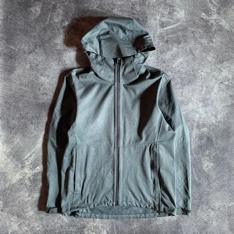 Uniqlo Gorpcore Windbreaker Pria gray photo 1
