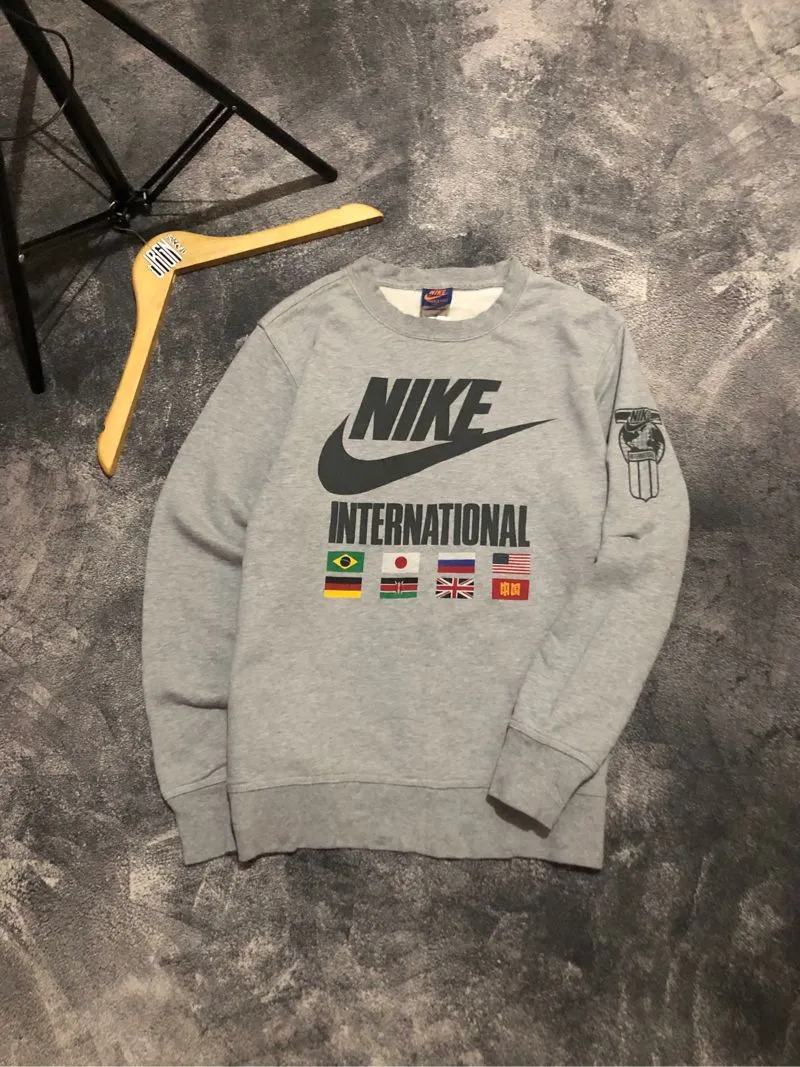 crewneck nike vintage international photo 1