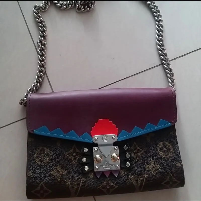 LV sling bag photo 1