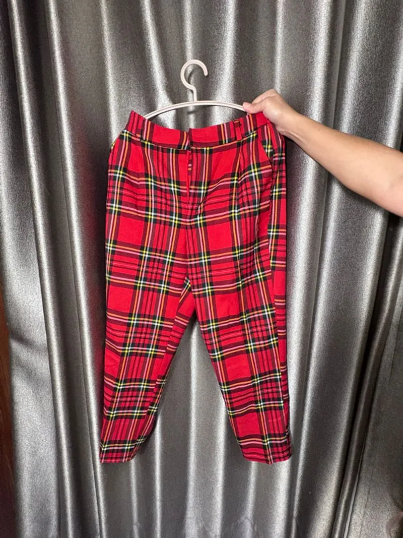 STRADIVARIUS RED PLAID PANTS photo 1