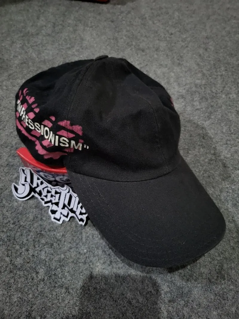 Off White Cap " Impressionism " photo 1