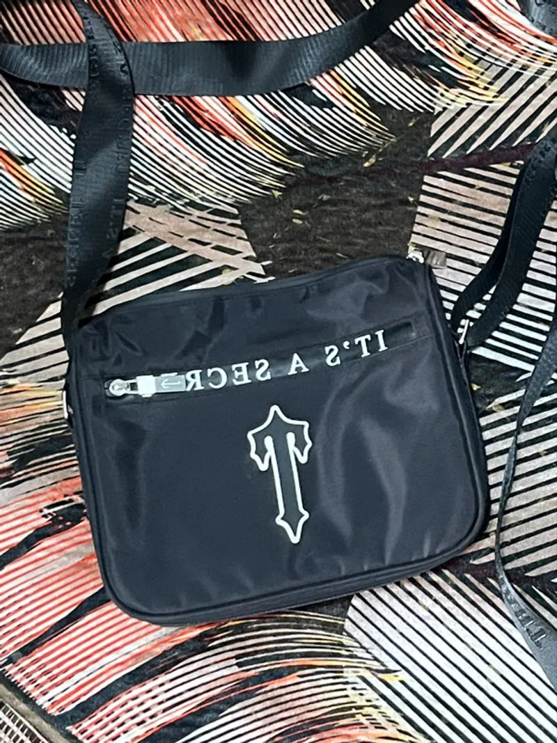 trapstar irongate t bag photo 1
