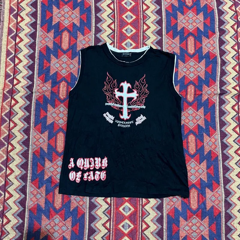 Y2k goth cross grapic t shirt photo 1