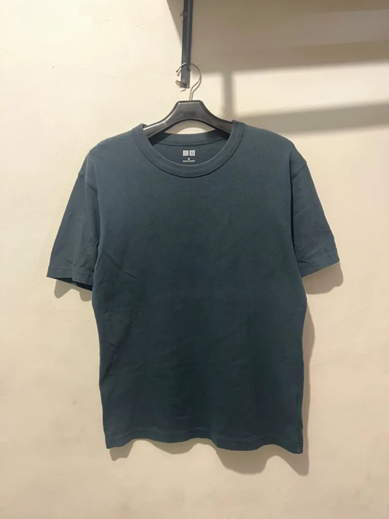 uniqlo t-shirt  photo 1