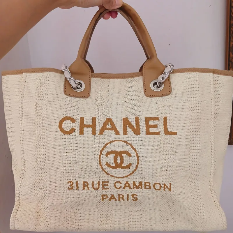 Chanel Casual Tote bag Wanita tan cream photo 1