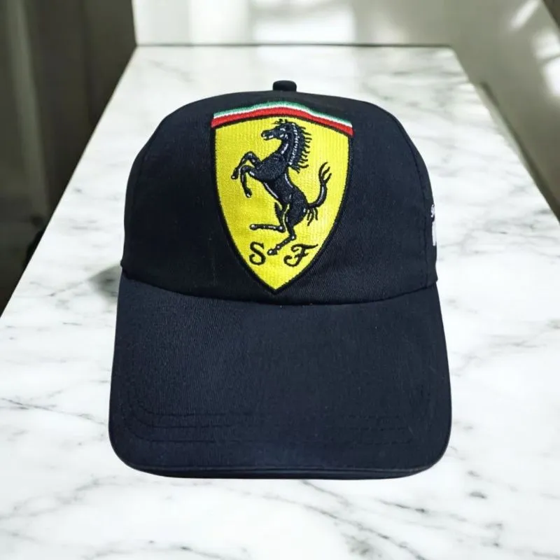 Topi Ferrari photo 1