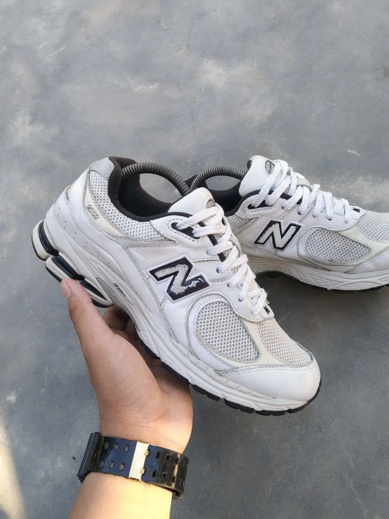 New Balance 2002r authentic  photo 1