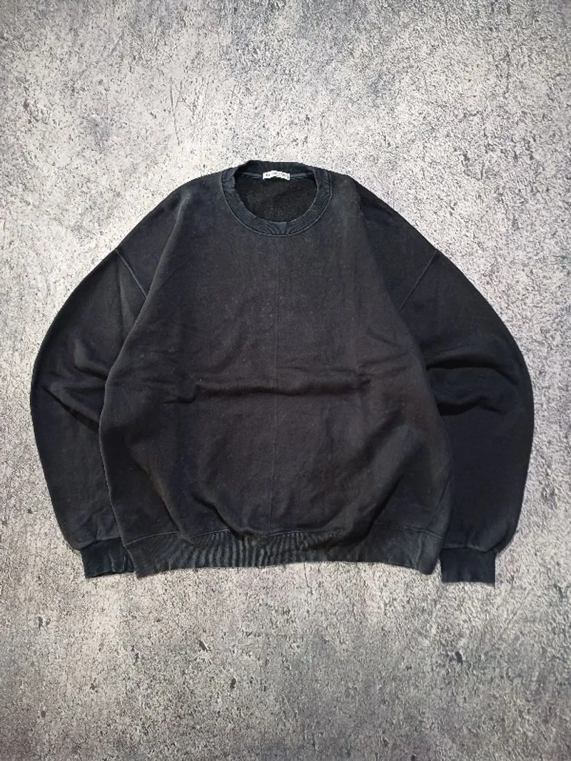 Crewneck Hitam photo 1