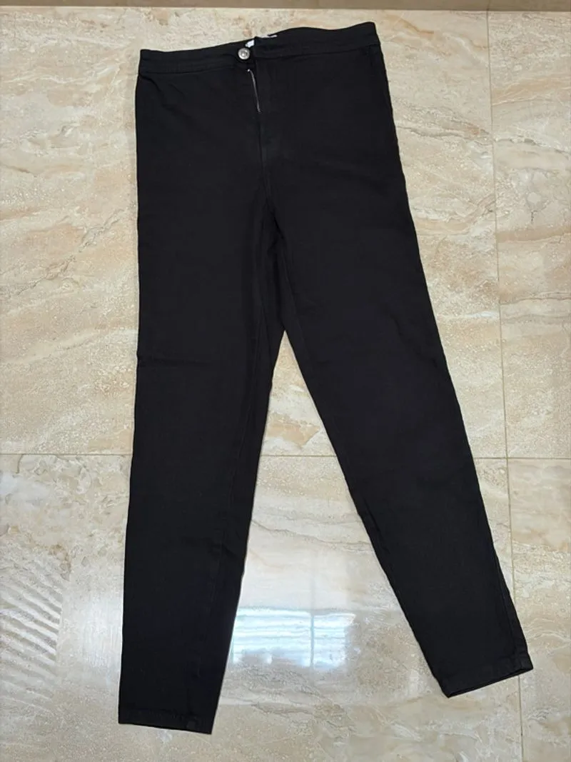 Bershka Skinny Jeans Hitam  photo 1