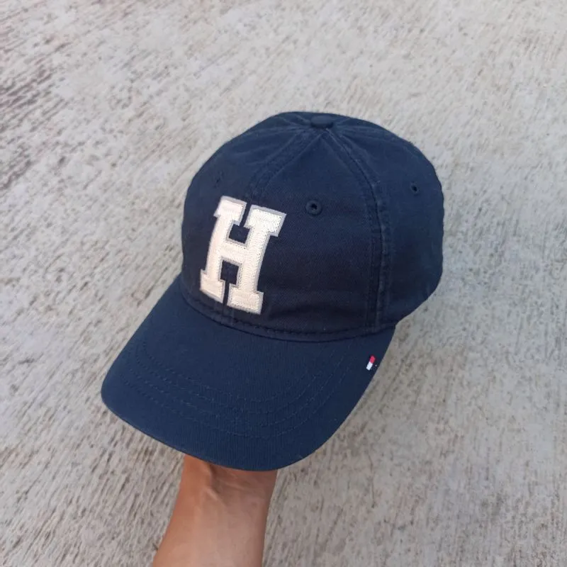 Topi tommy hilfiger initial H photo 1