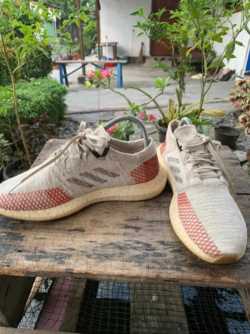Adidas Yeezy size 42 photo 1