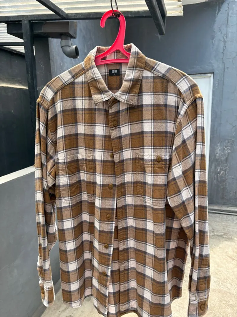Kemeja Brown Flannel  Long Sleeve Shirt Uniqlo Cokelat photo 1