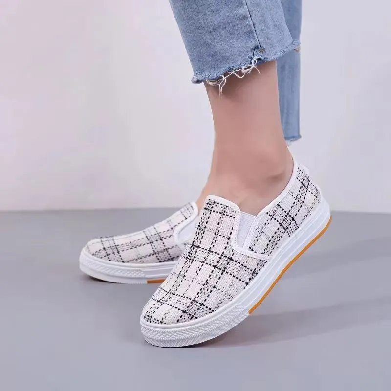 Sepatu sneaker wanita motif zig-zag  photo 1