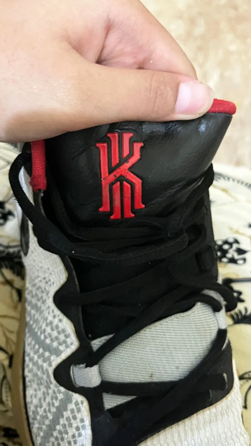  Sepatu basket Nike Kyrie Flytrap photo 1