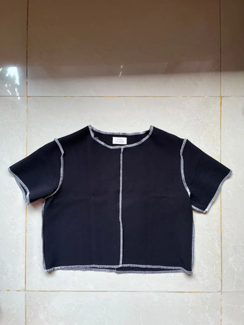 Cropped contrast top photo 1