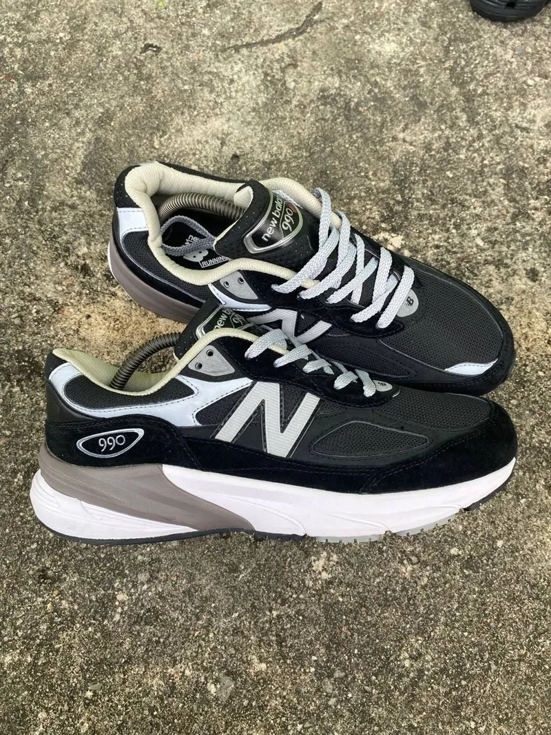 New Balance Casual Sneakers Pria white black gray photo 1
