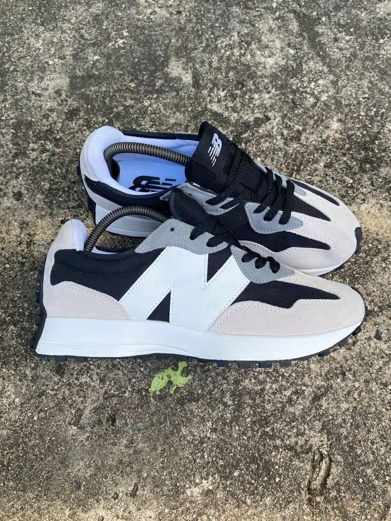 New Balance Casual Sneakers Pria white black photo 1