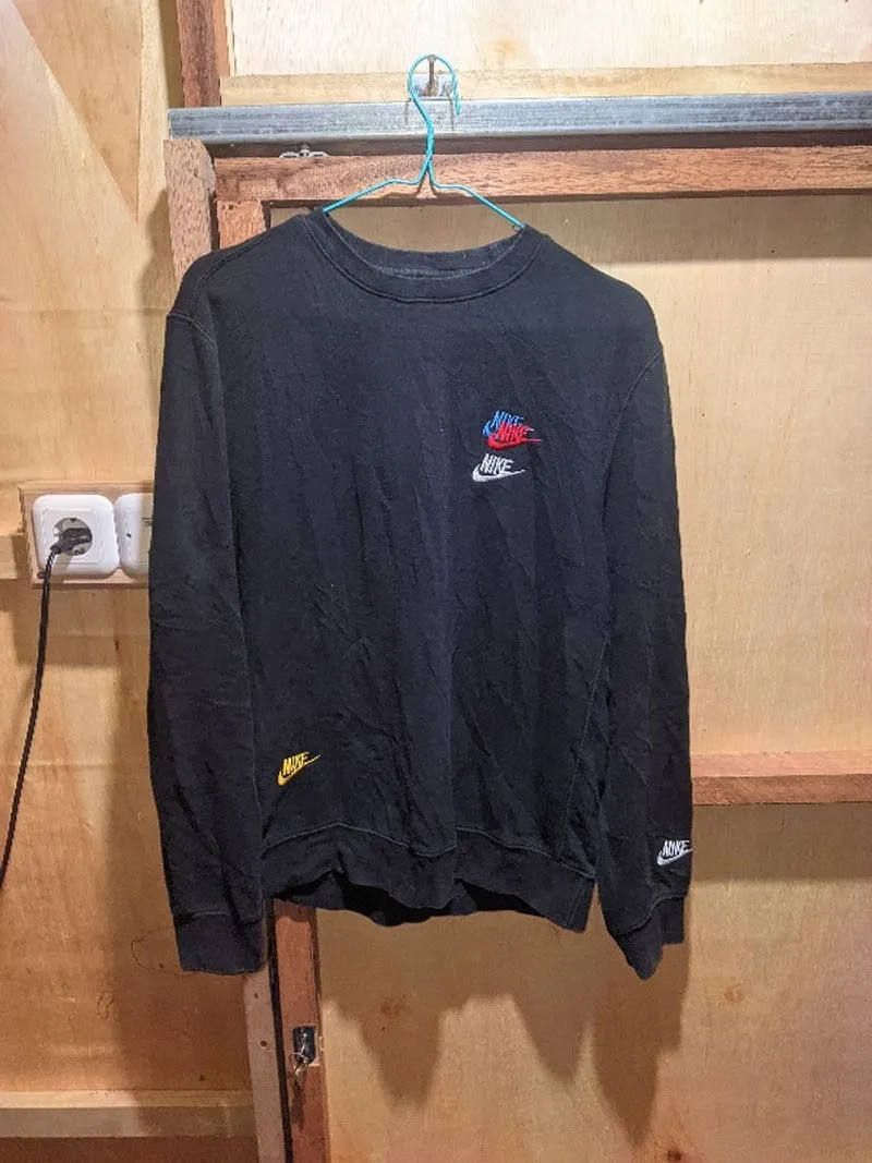 NIKE SWHOSS CN photo 1