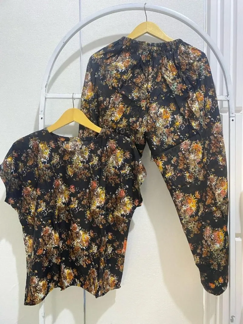 Babydol Celana Panjang Lengan Pendek
Krah V
Bahan Rayon Prem photo 1