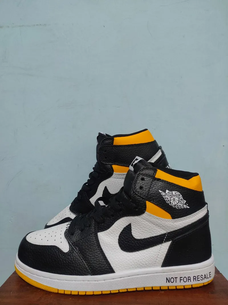 Nike Sportswear Casual Sneakers Pria black yellow photo 1