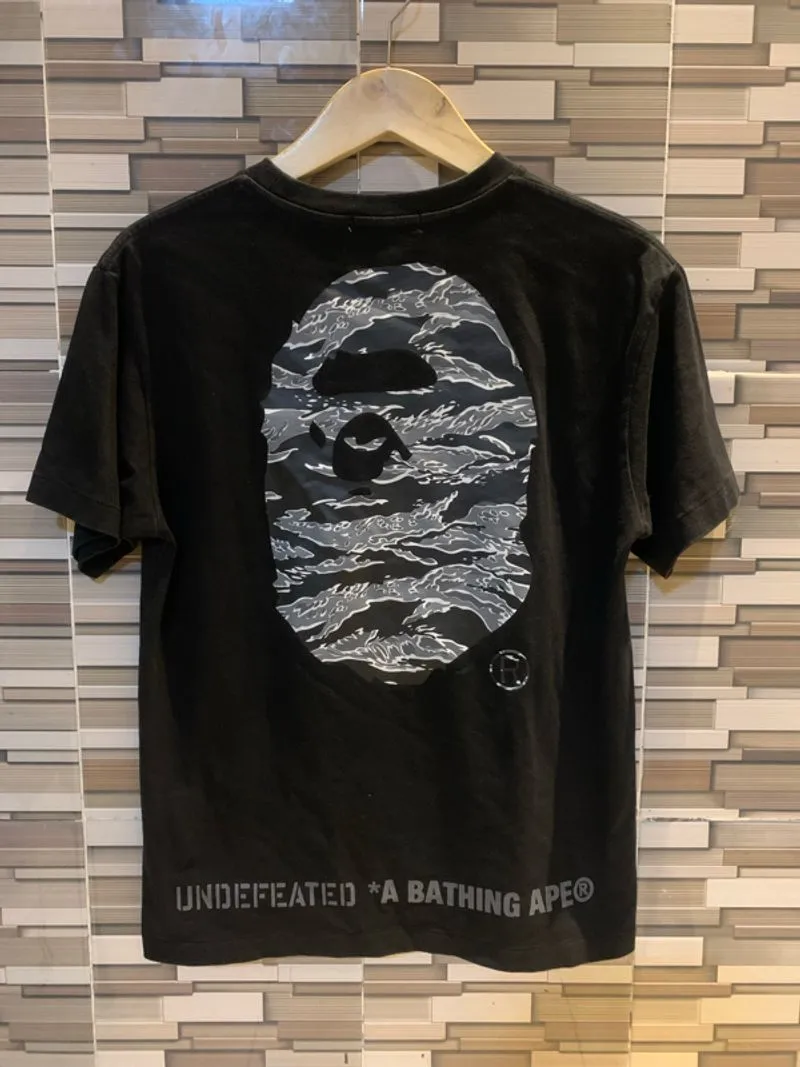 bape x undefeated size S 70x50 photo 1