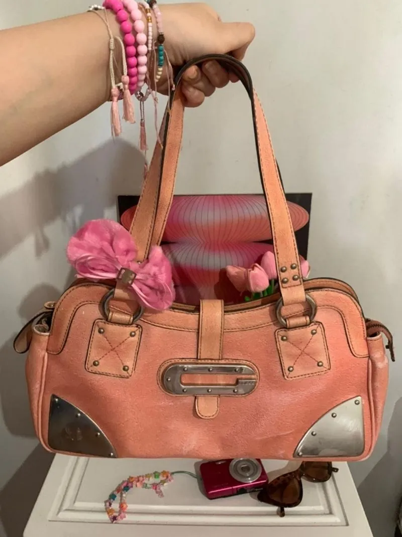 find me on igoy @ uniquethingsz | guess vintage bag photo 1
