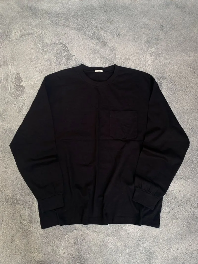 UNIQLO AIRISM LONGSLVEE POCKET TEE photo 1