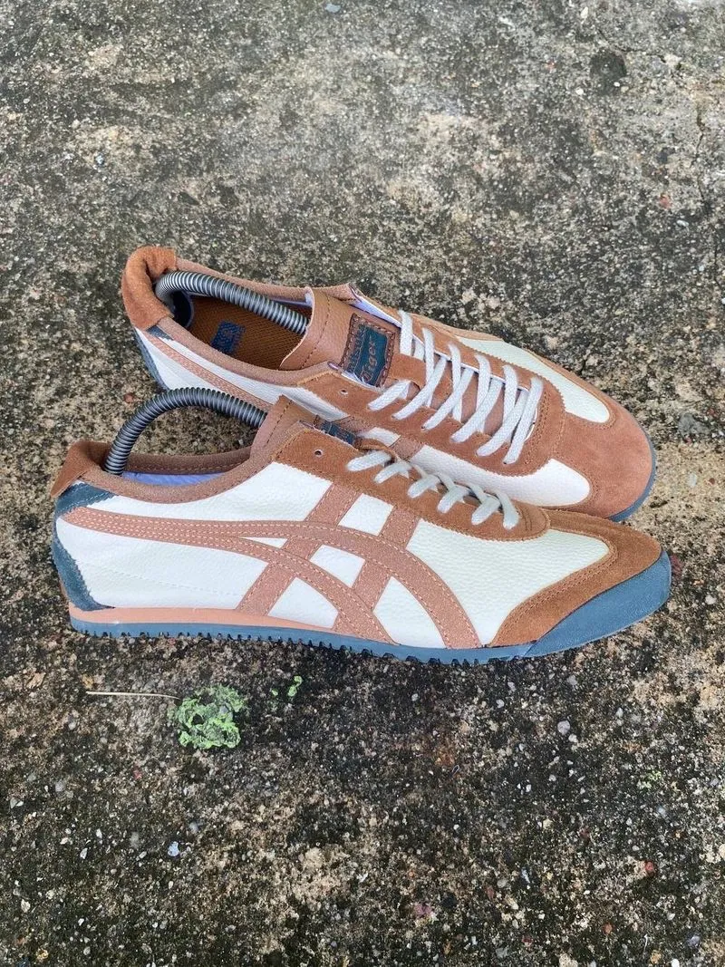 Onitsuka Tiger Streetwear Sneakers Pria brown photo 1