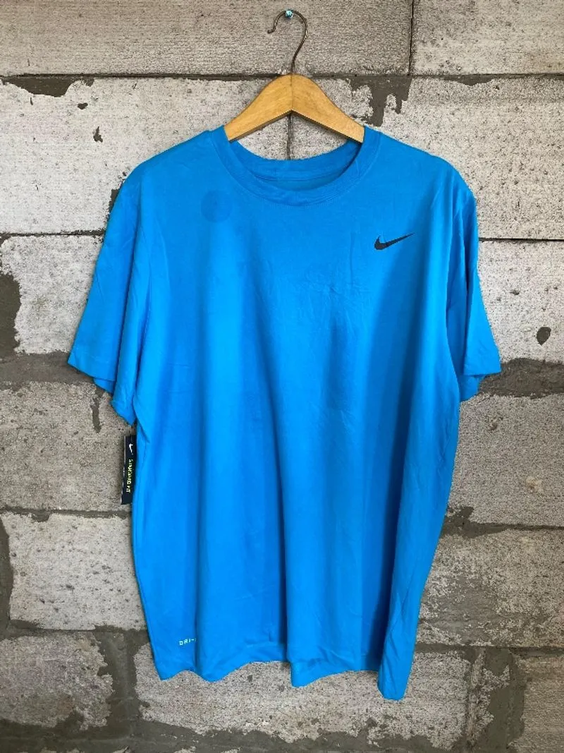 NIKE SMALL LOGO TSHIRT photo 1