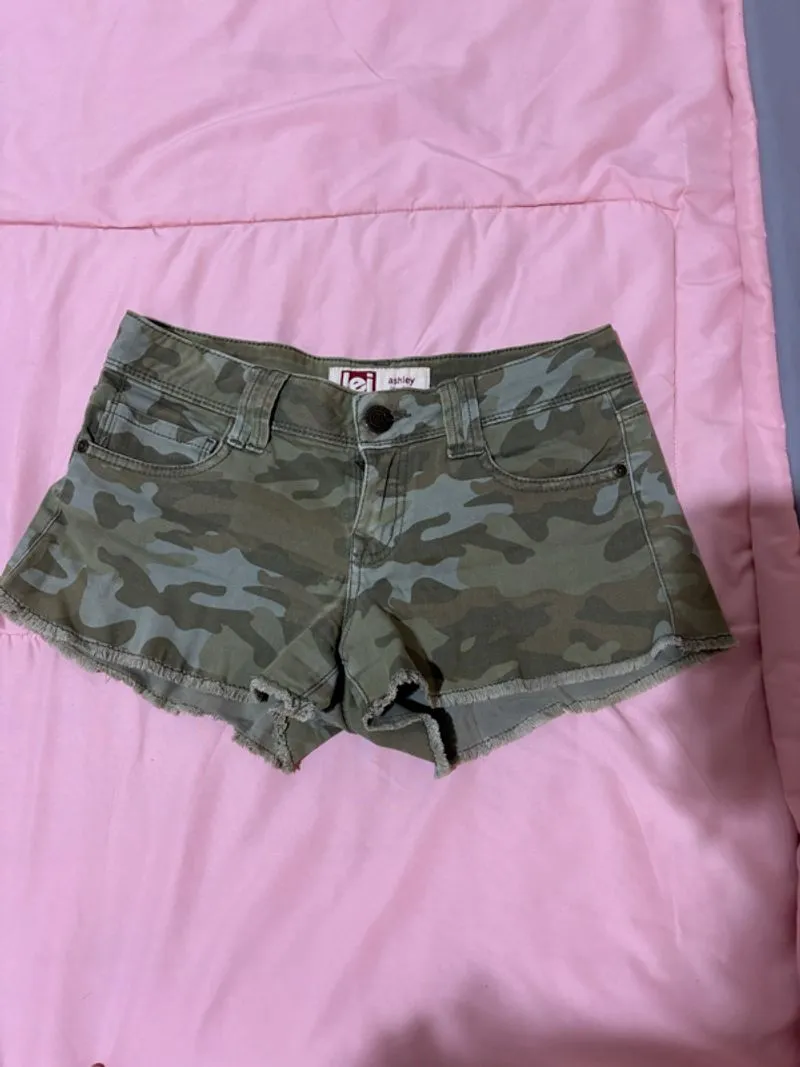Celana Merk Stradivarius 100% Ori/ Hotpants Preloved Stradiv photo 1