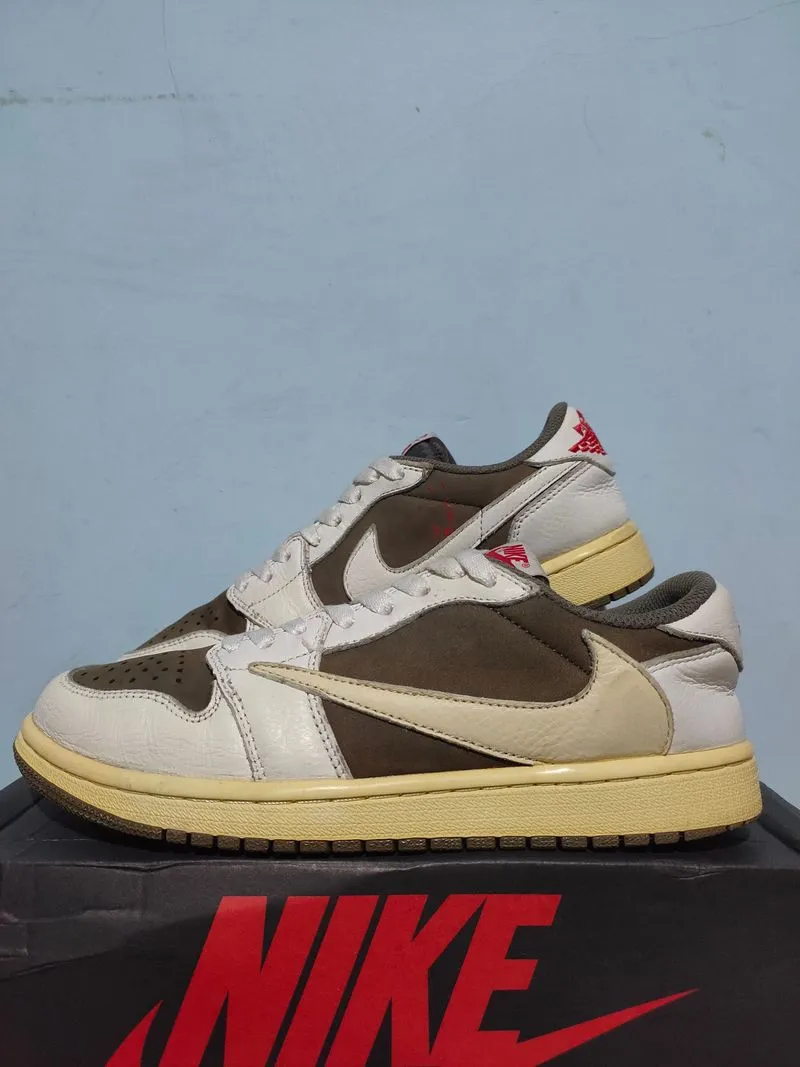 Nike Air Jordan Sportswear Casual Sneakers Pria white brown photo 1