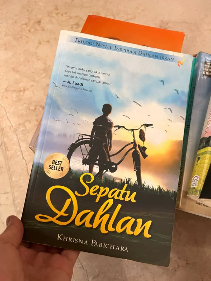 Sepatu Dahlan by Khrisna Pabichara - Buku - Novel photo 1