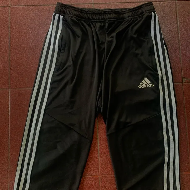 Celana pendek adidas balok 3 strip photo 1