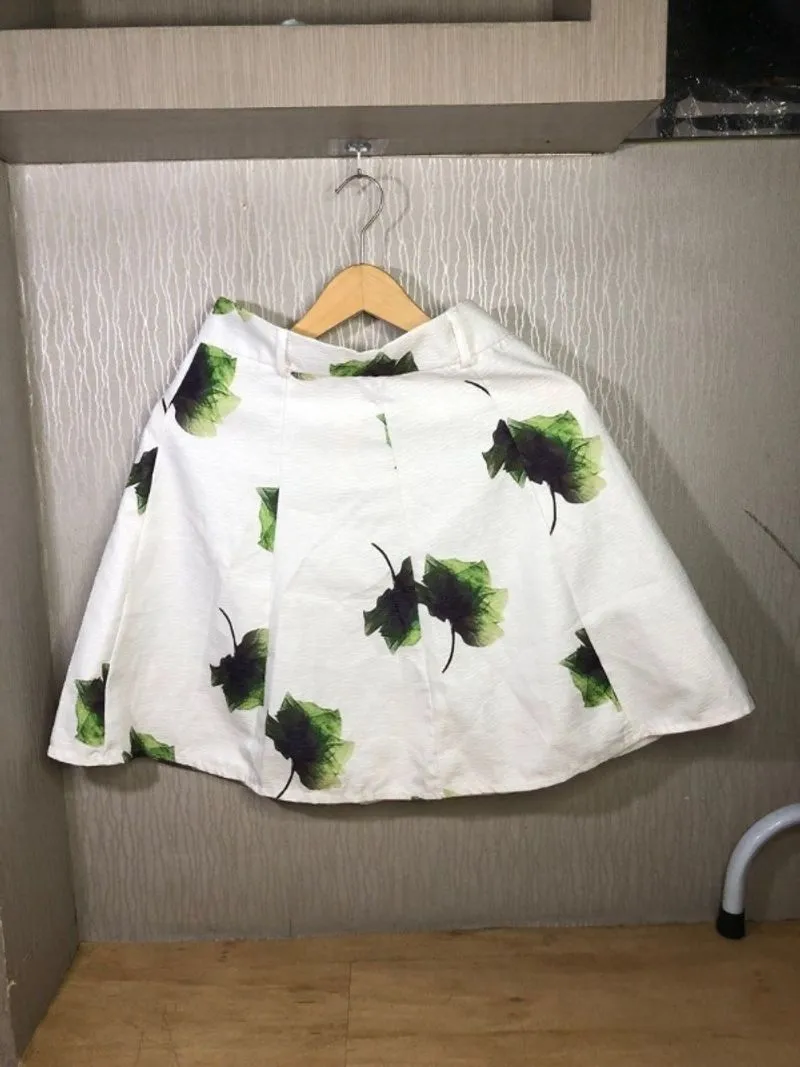 White skirt bunga hijau photo 1