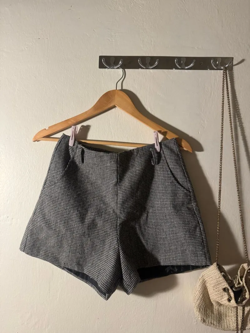 grey short photo 1