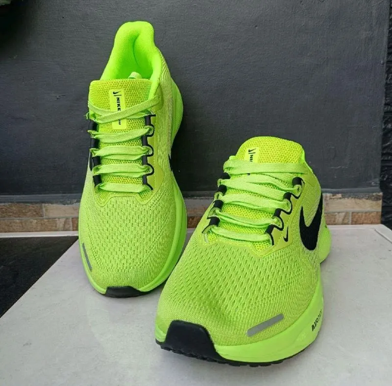 Sneakers sepatu olahraga Nike Air zoom pegasus volt black 43 photo 1