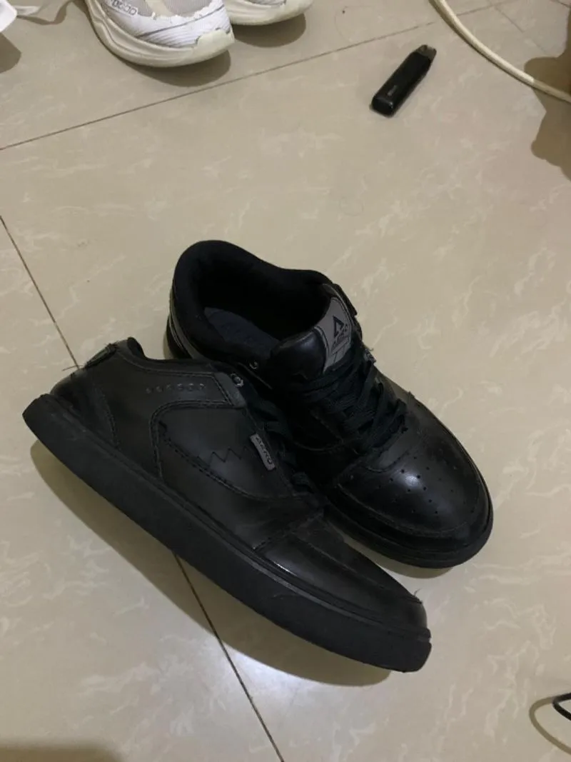 sepatu aero street full black  photo 1